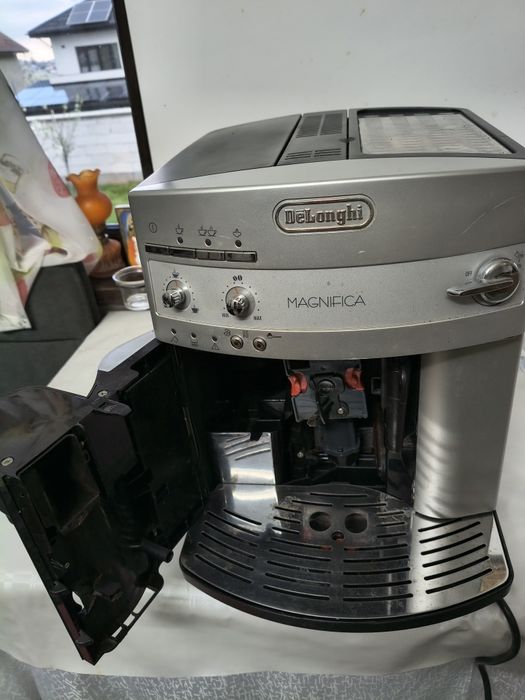 aparat de cafea delonghi magnifica defect
