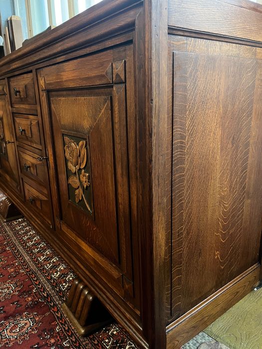 Масивен дъбов бюфет