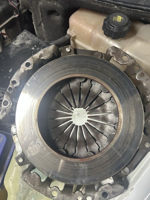 Диск сцепления вместе с корзиной