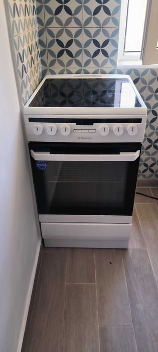 Vând aragaz electric Hansa