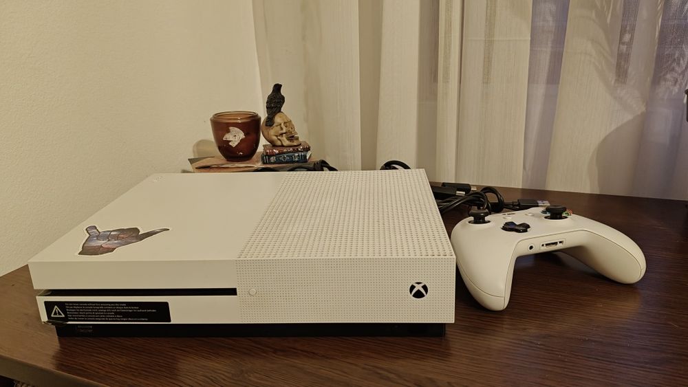 Xbox One S 1tb + Volan Trustmaster + controler + jocuri