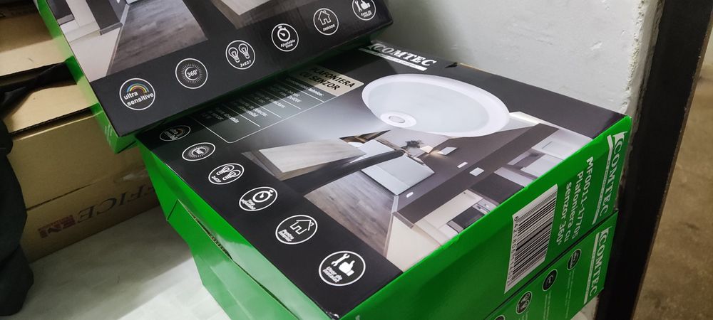 4 plafoniere noi led 2 becuri cu senzor de mișcare noi, în cu