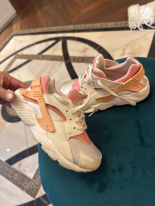 Дрехи и обувки  за момиче