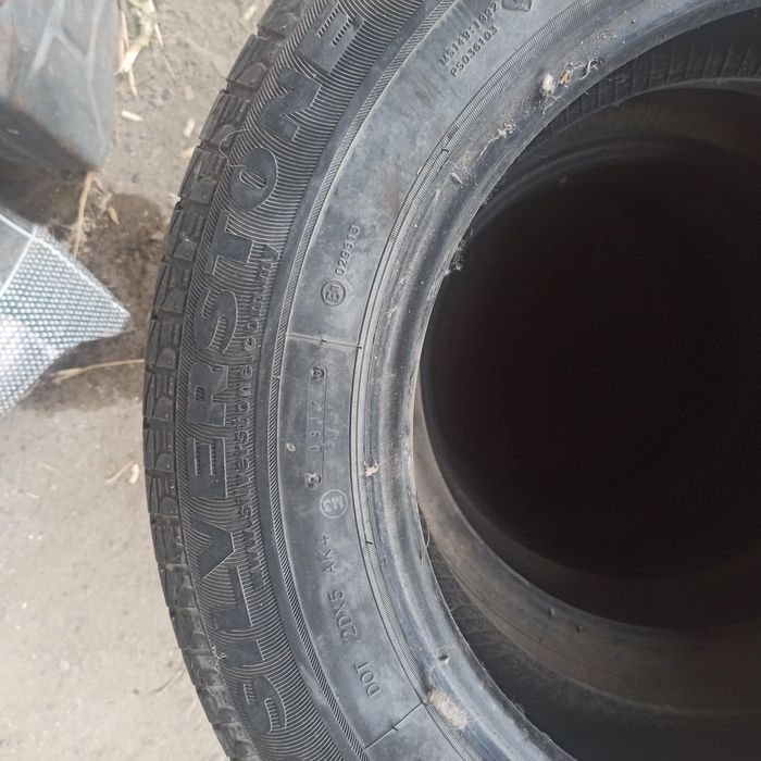 Продам летнюю резину на 17