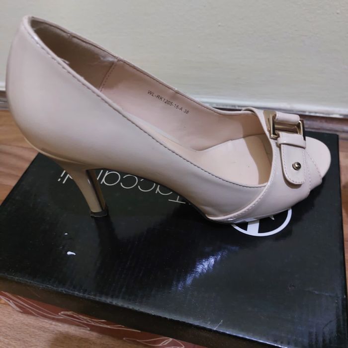 Продам туфли босоножки