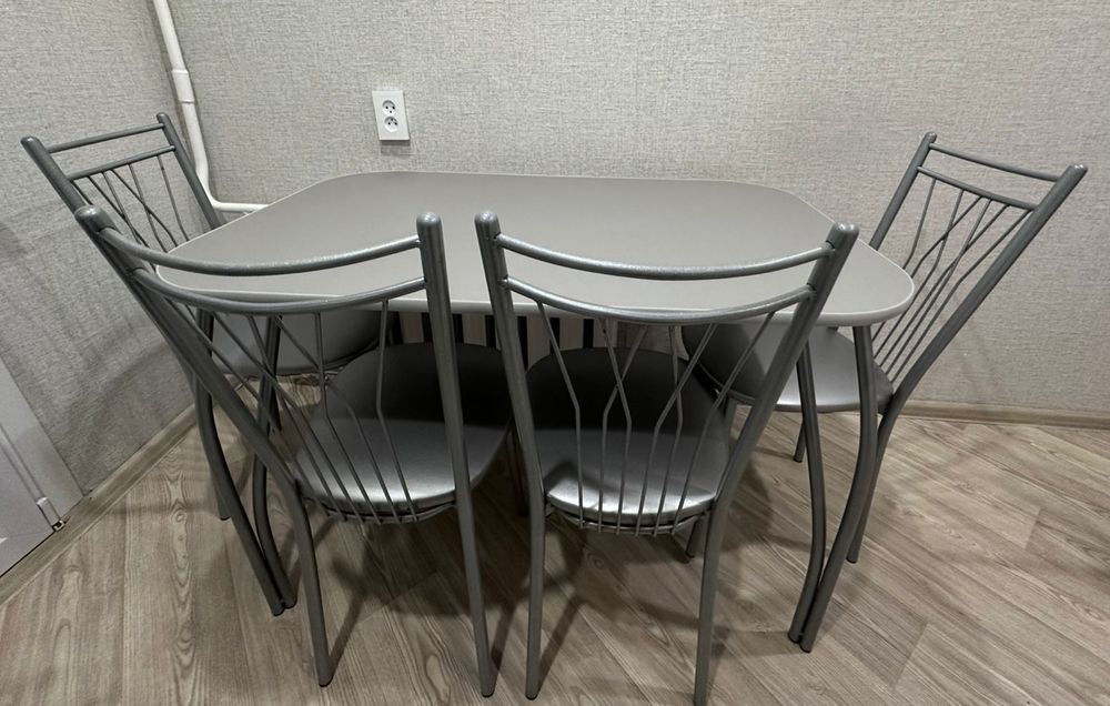 Стол со стульями, 65 000 за всё