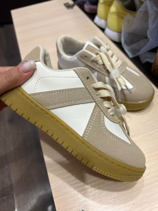 Кроссовки на девочку