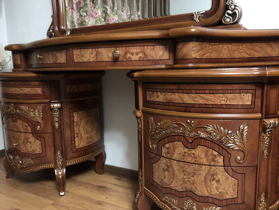 Спальный зеркало