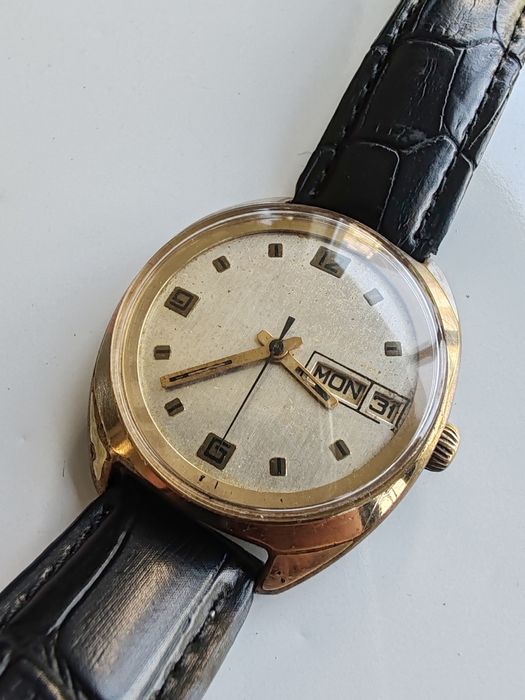 Ceas Slava Calendar Placat cu aur 26 rubine Funcționează excelent!