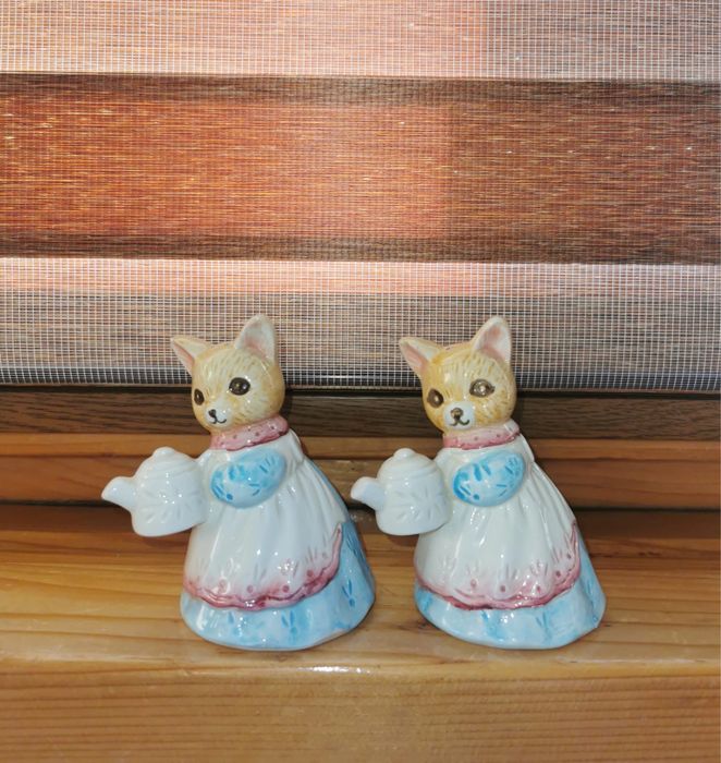 Комплект керамични порцеланови солница и пиперник във формата зайчета