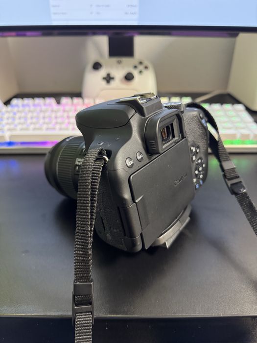 Canon 800d cu obiectiv + Card 32gb + Geanta