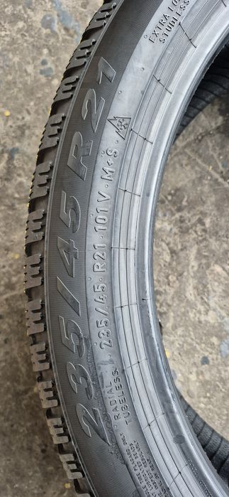 4 anvelope iarna Pirelli,fata 235/45/21,spate 255/40/21,dot 2022.Pretul este pe bucata.