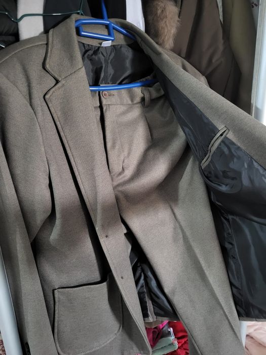 Костюм с брюками.