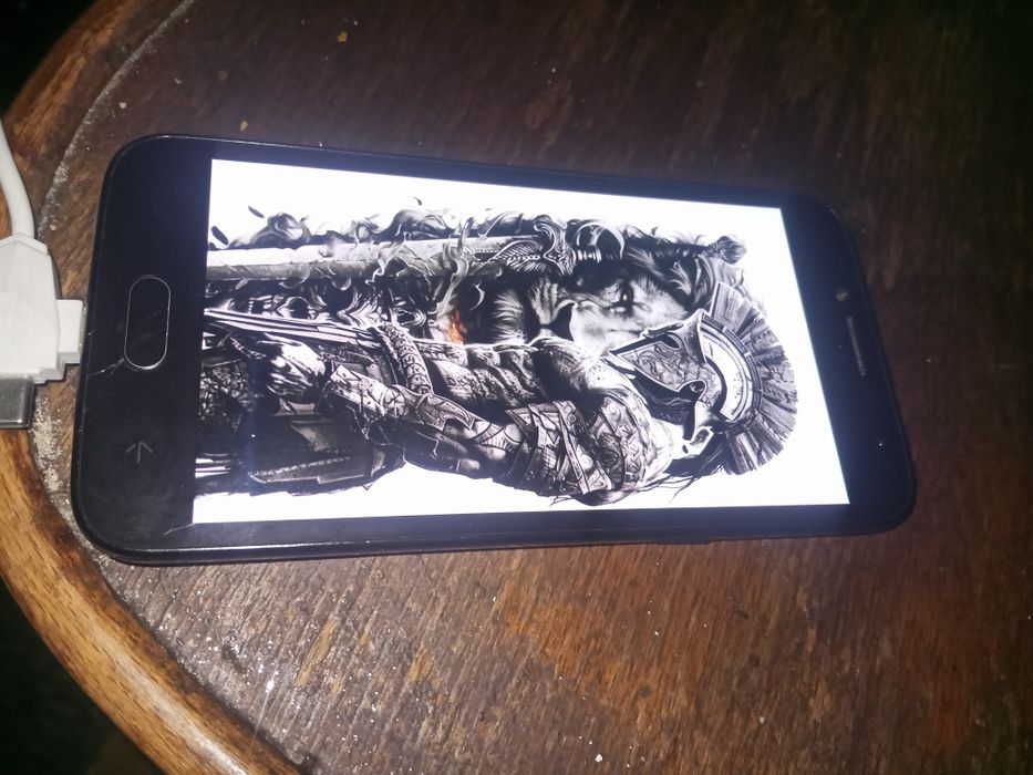 Продам Самсунг в хорошем состоянии