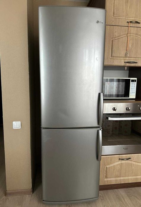 Двухкамерный холодильник LG