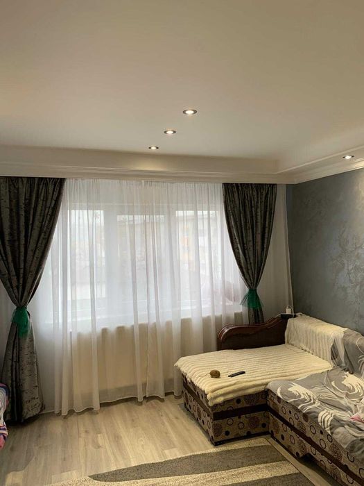 Se vinde apartament cu 2 camere ,decomandat ,etaj 4/4 cu pod.