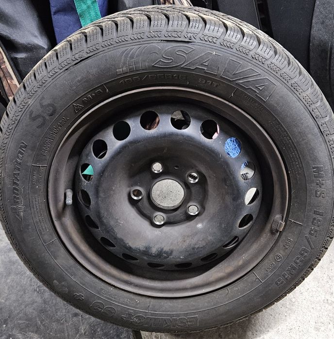 Jante cu cauciucuri iarna 195/65/15 ca noi vw, skoda, seat, audi