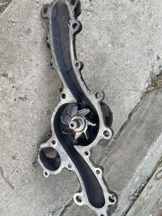 Помпа (водяной насос) Прадо 150