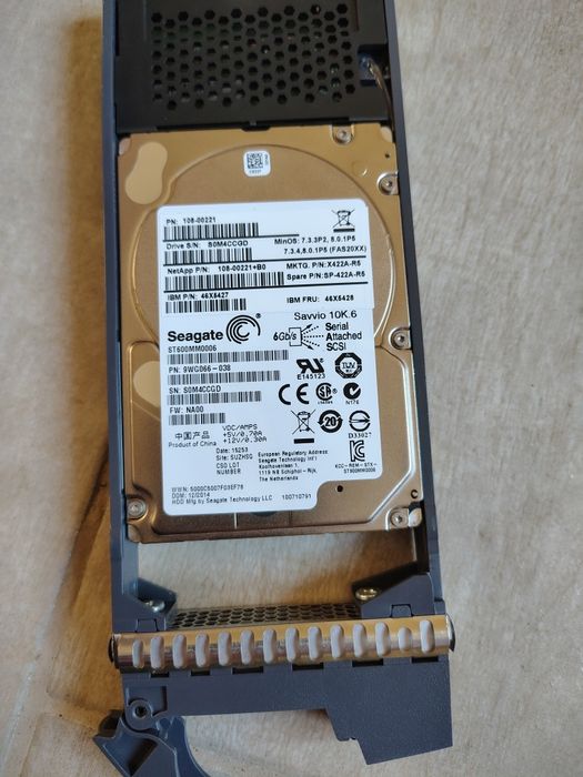 Дисков масив NetApp DS2246 (NAJ-1001) + 24x 600GB SAS дискове