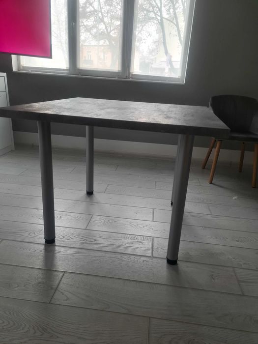 Трапезна Маса с крака на винт 1мx1м