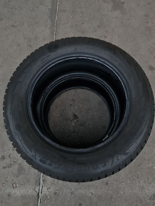 Зимни гуми 2 броя GOODYEAR UltraGrip 215 60 R16 дот 1918