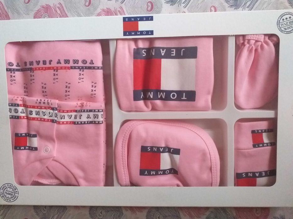 Set nou nascut Tommi Hilfinger