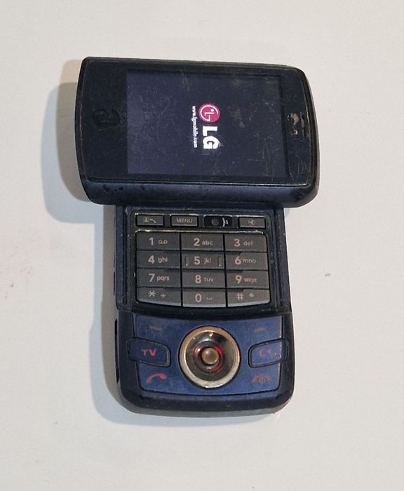 Super telefon lg cu display rotativ