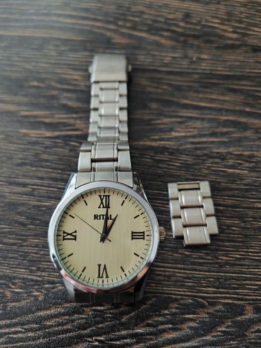 Продавам часовник Rital