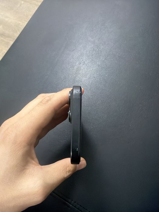 продаю iphone 15 128gb
