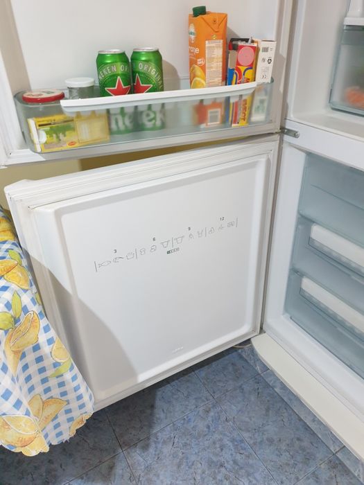 Хладилник с фризер  HOTPOINT ARISTON  размери 1900 см70см60см.за 250евро
