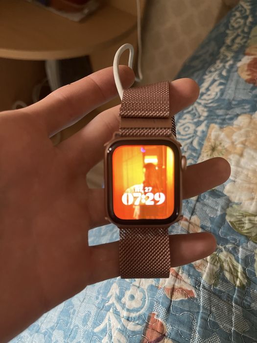 Apple watch 4 (40mm]