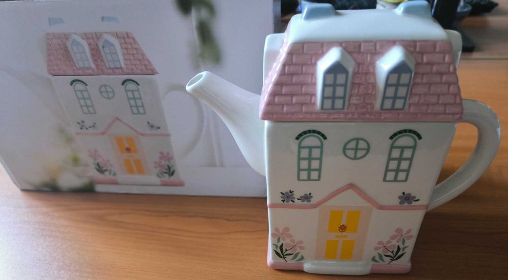 Чайник-къщичка - Pastel house shaped teapot, Charly Wilde