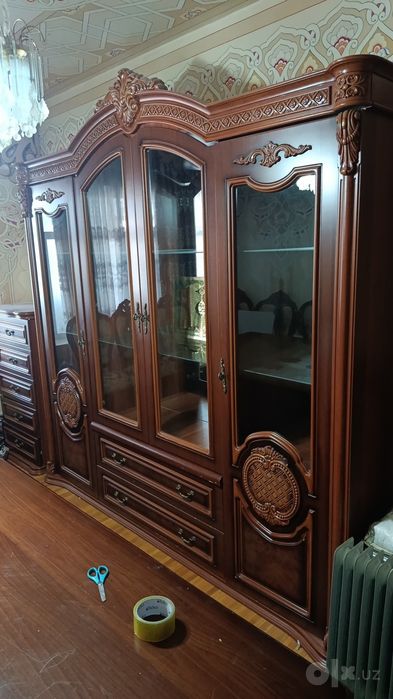 Продается сервант камод стол и стулья