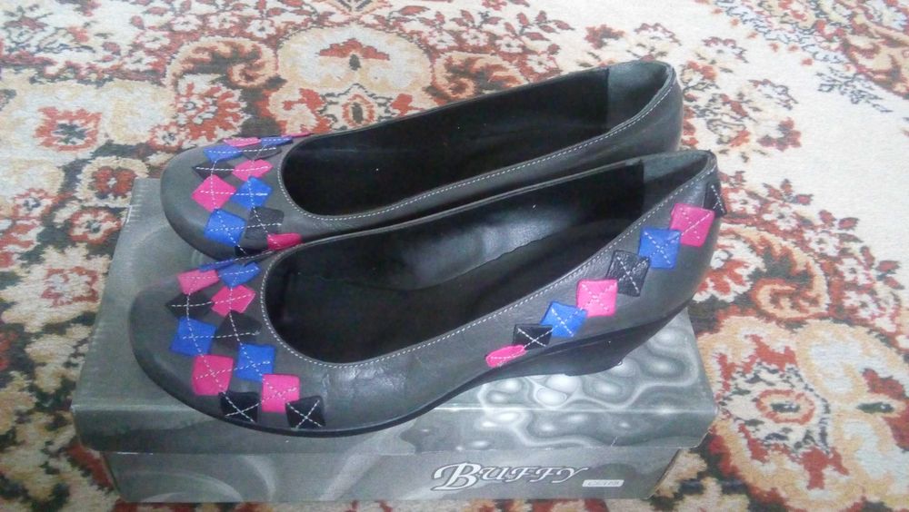 Продам женские туфли