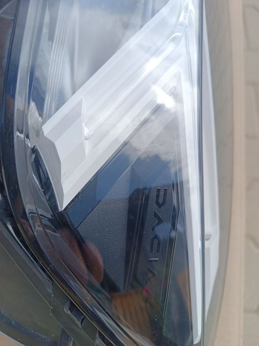 Far stânga Dacia Logan 3
