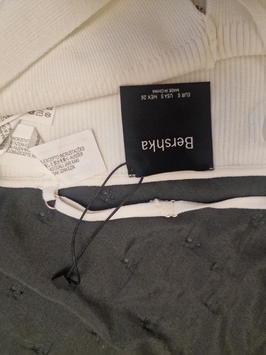 Бял топ на Bershka