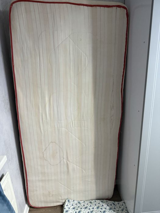 Матрас белый хороший