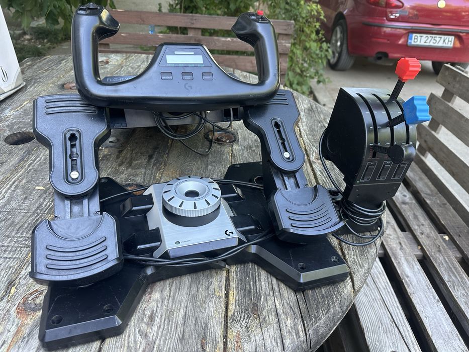 Система за полети Logitech G Saitek PRO, Лост и циферблат