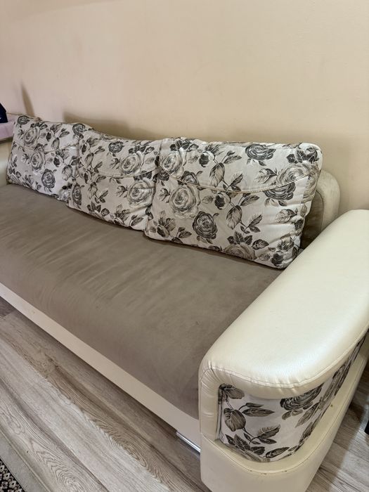 Продается диван в отличном состоянии!