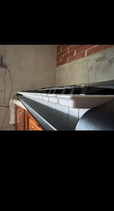 Продава се Korg pa600