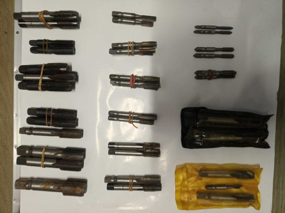 Продавам плашки и метчици