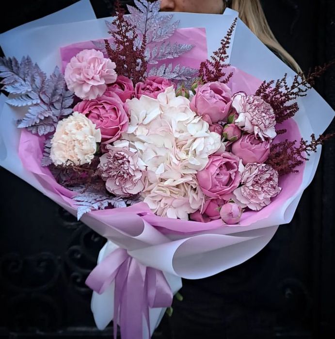 Тюльпаны, эустома, ромашки, пионы, розы, кустовые хризантемы