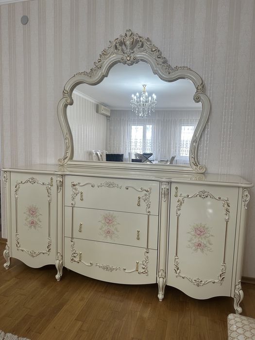 Продается комод с зеркалом