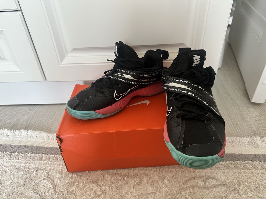 Продам кроссовки Nike