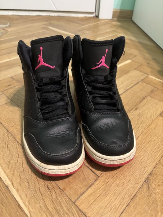 Продавам оригинални кожени кецове на Jordan