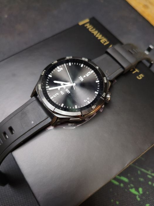 Huawei Watch GT 5 — Полный комплект + 4 ремешка (Есть трещина)