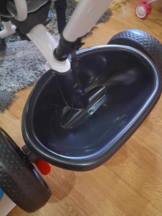 Чисто нова триколка