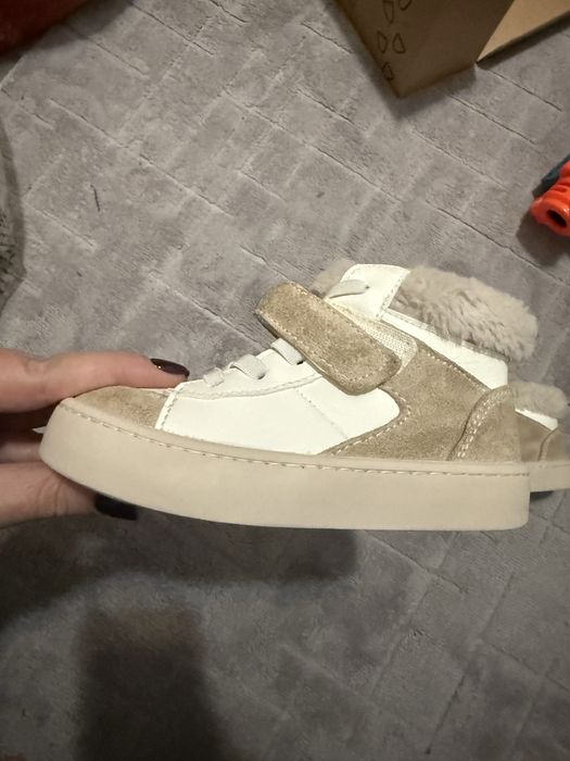 Обувки зара.