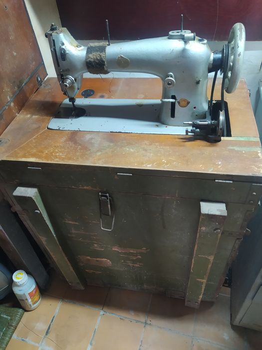 Продам швейную машину