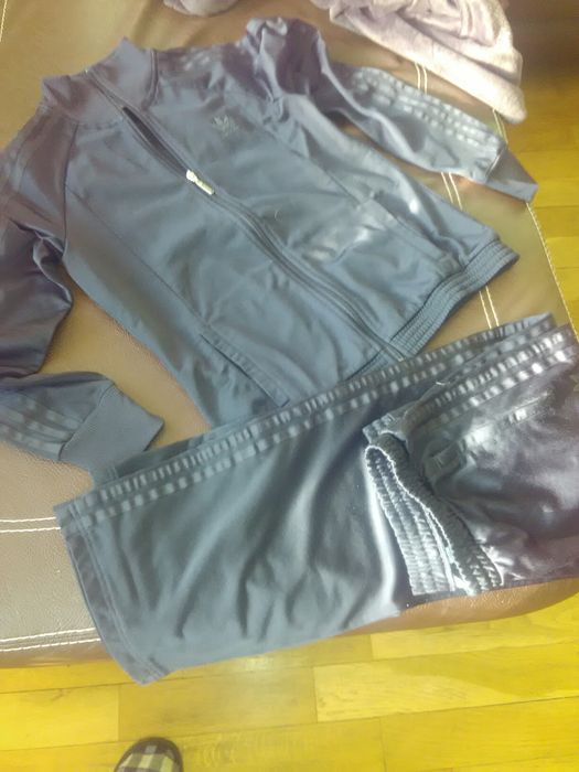 Адидас- дамски комплект,оригинален суичър